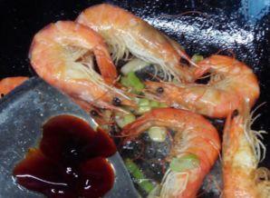 吃大虾可以吃酉瓜吗,美味搭配的饮食探索