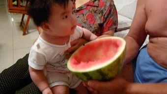 吃瓜四个月小孩