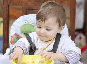 吃瓜四个月小孩