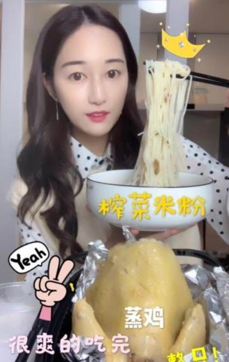 主播吃黄糖蜜瓜,现场品尝黄糖蜜瓜，口感与甜蜜并存