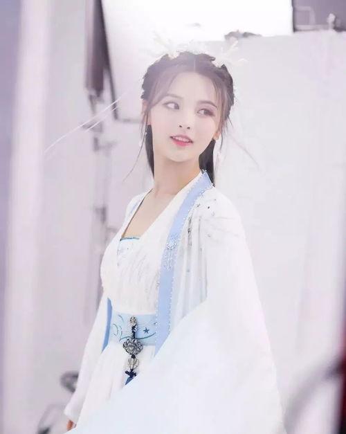 杨超越吃瓜评论,娱乐圈真相大揭秘