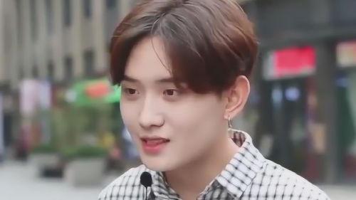 吃瓜小伙子视频,揭秘网络红人背后的故事