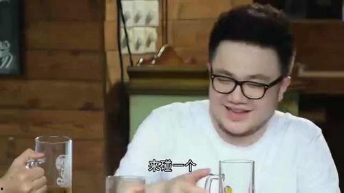 吃瓜小伙子视频,揭秘网络红人背后的故事