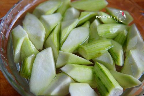 吃瓜女丁,网络红人的崛起与争议