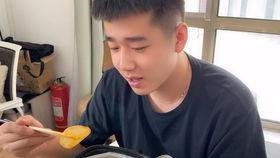 带你吃瓜猛男,带你领略“吃瓜猛男”的独特魅力