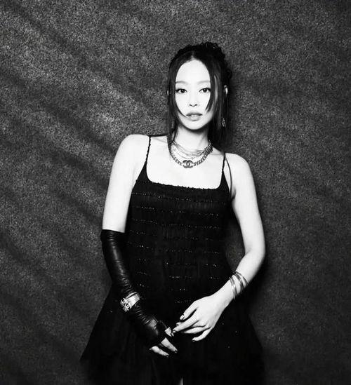 吃瓜爆料吊带姐,吃瓜群众揭秘娱乐圈幕后真相