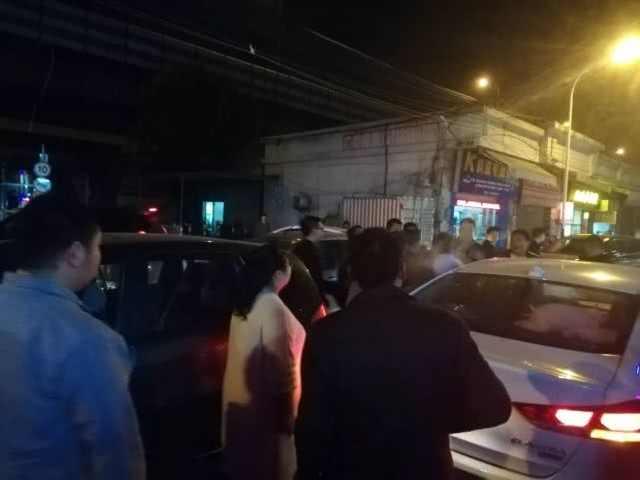 吃瓜群众斗殴视频,一场网络直播引发的街头冲突