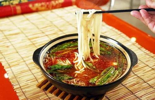 吃瓜瓢米线文案,一口咬下，尽享夏日清凉美味