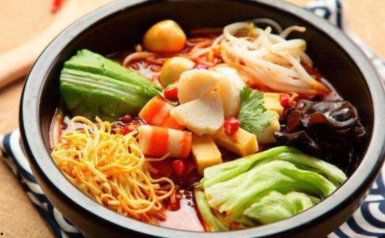 吃瓜瓢米线文案,一口咬下，尽享夏日清凉美味